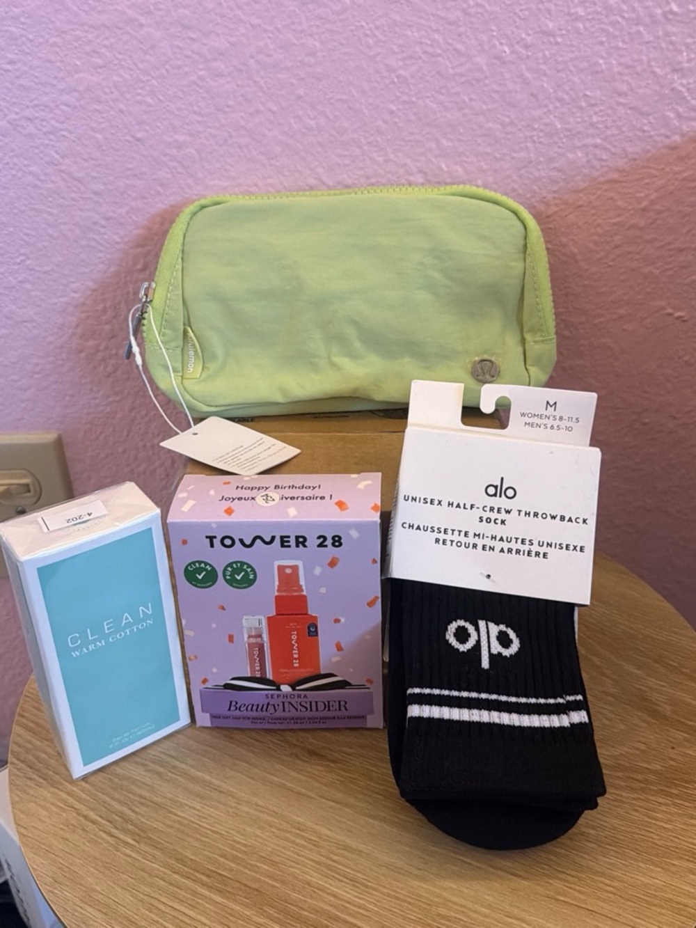 ALO Yoga Black & White Unisex Half-Crew Athletic Socks lululemon belt bag and
